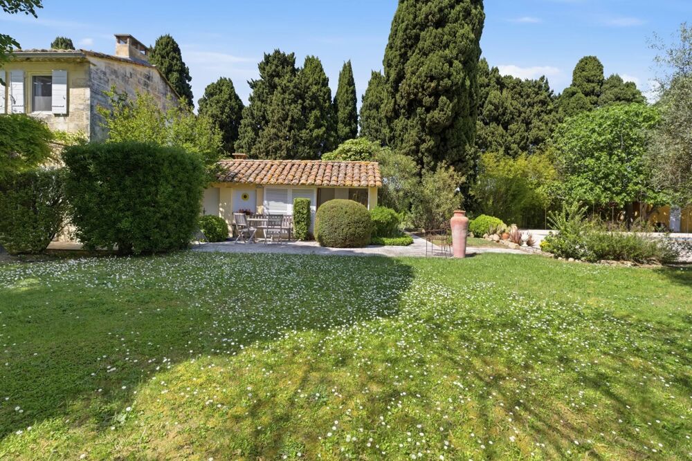 � vendre  Propri�t�/ch�teau Arles (13200)