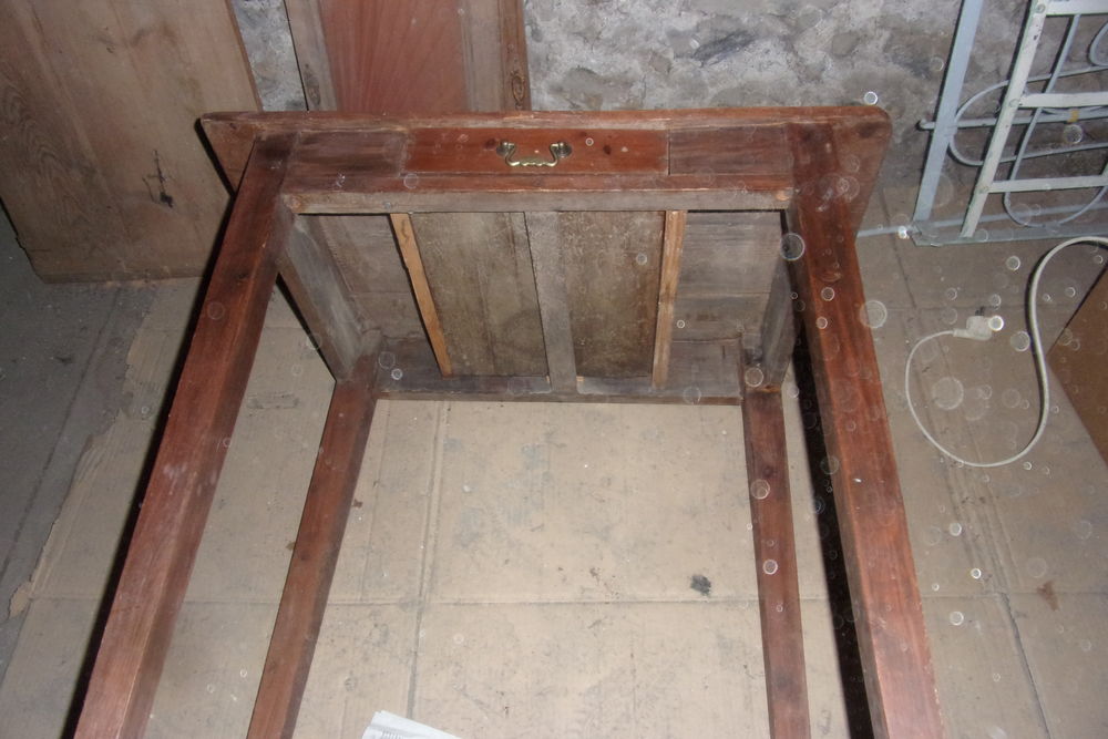 PETITE TABLE D'APPOINT Meubles