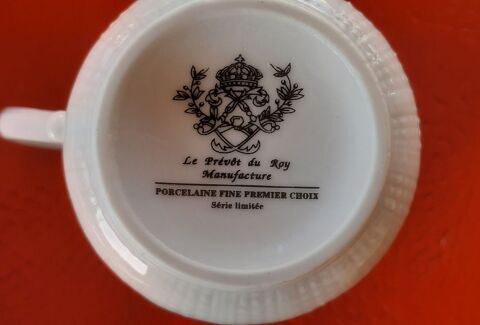 Service de table : Porcelaine du Roy - Série limitée :
300 Macouria (97)