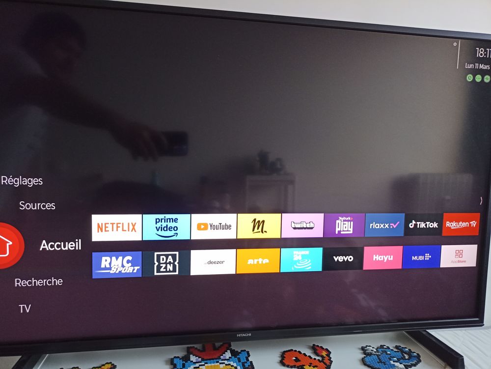 t&eacute;l&eacute;vision Hitachi 99x56 cm &agrave; venir chercher Lyon 8 Téléphones et tablettes