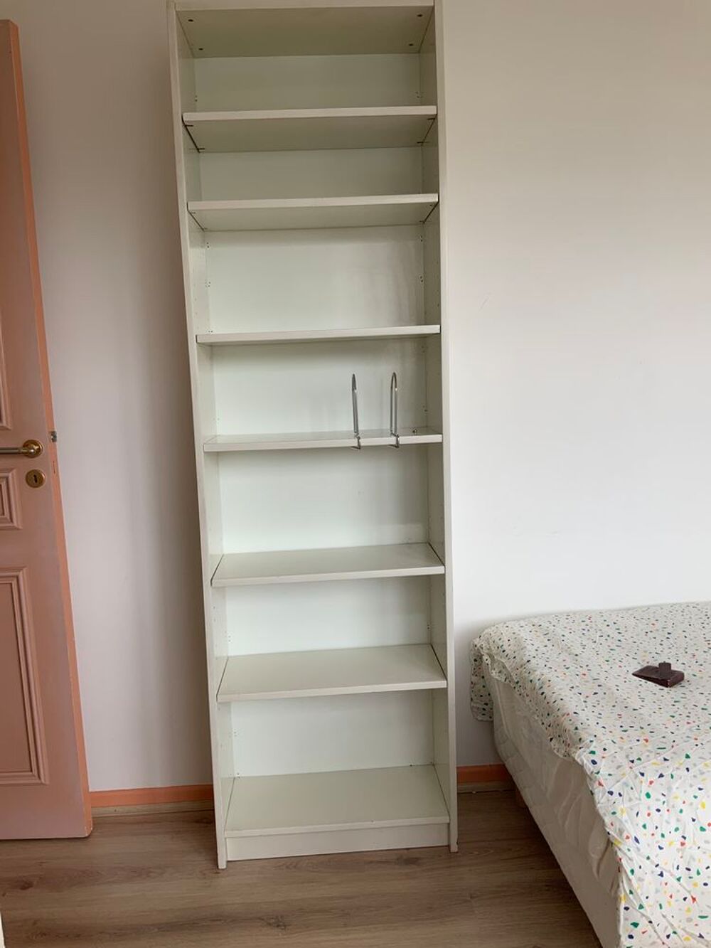 etagere haute avec rayonnages 
Meubles