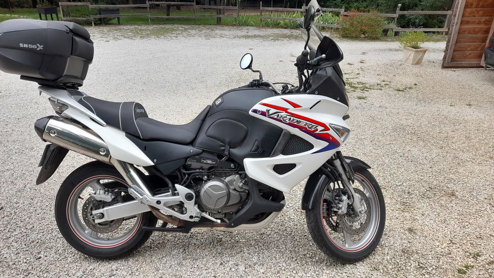HONDA 2011 occasion 30350 Aigremont