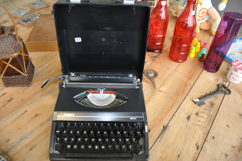 Machine a &eacute;crire Facit 1600 