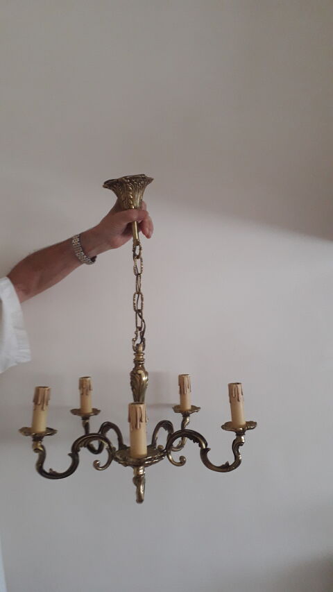 Lustre en bronze 5 branches
110 Salon-de-Provence (13)