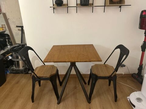 Chaises et table 130 Saint-Laurent-d'Aigouze (30)