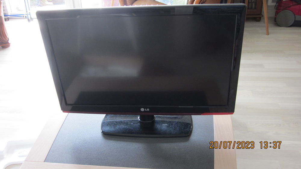 TV Couleur LCD/ LED Ecran 55 C M Marque LG sur pied Photos/Video/TV