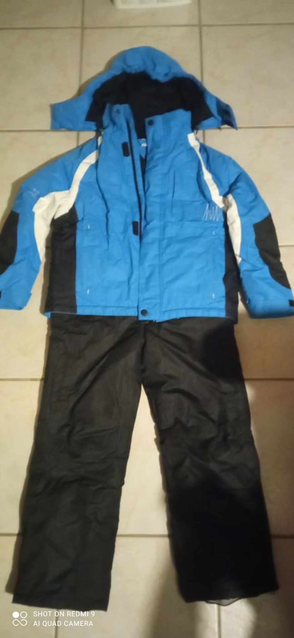 Ensemble de ski + pantalon de ski autre mod&egrave;le 8 ansj Sports