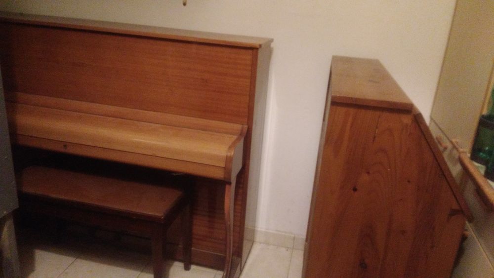 Piano droit et banquette Instruments de musique