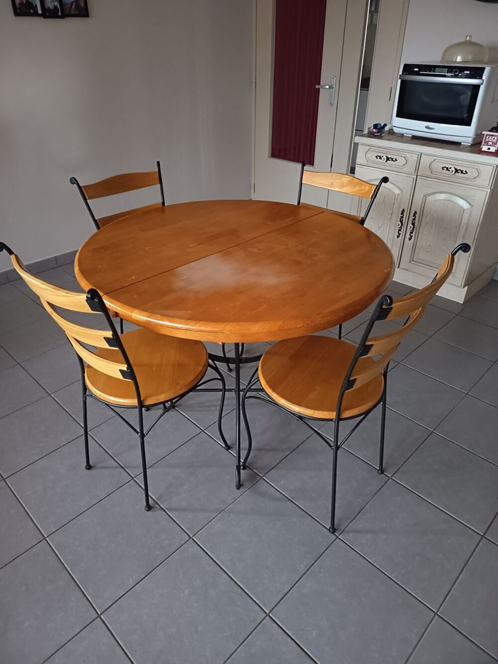 table ronde avec 1 rallonge + 4 chaises Meubles