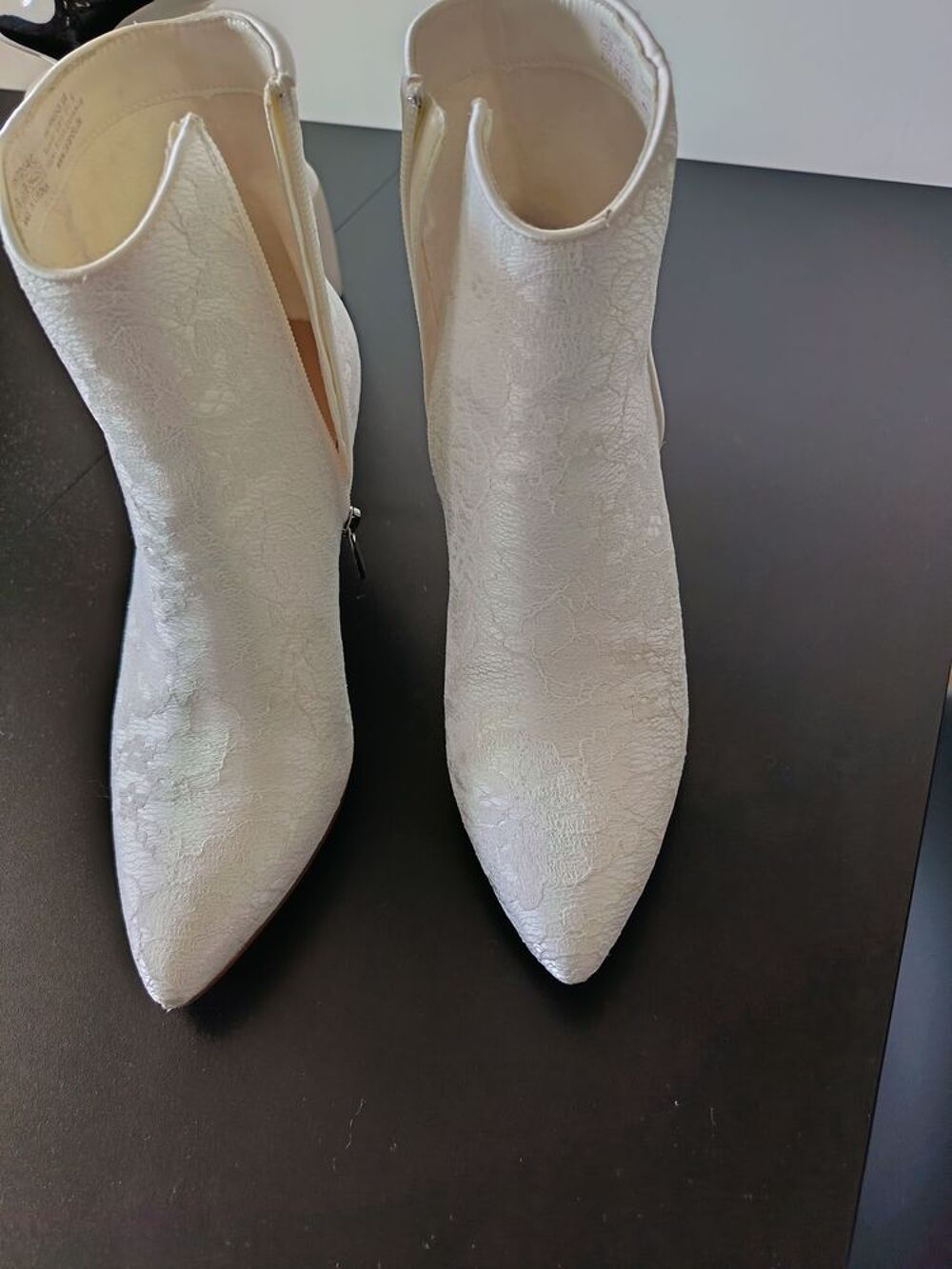 Botte longue noir et bottines blanche Chaussures