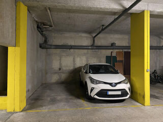  Parking / Garage � louer 11 m� Paris