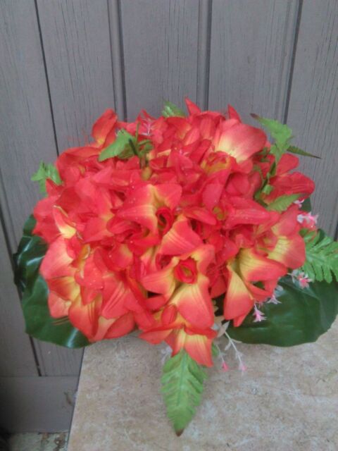 Tr�s gros Bouquet de lys orange en tissus 10 Roquefort-les-Pins (06)