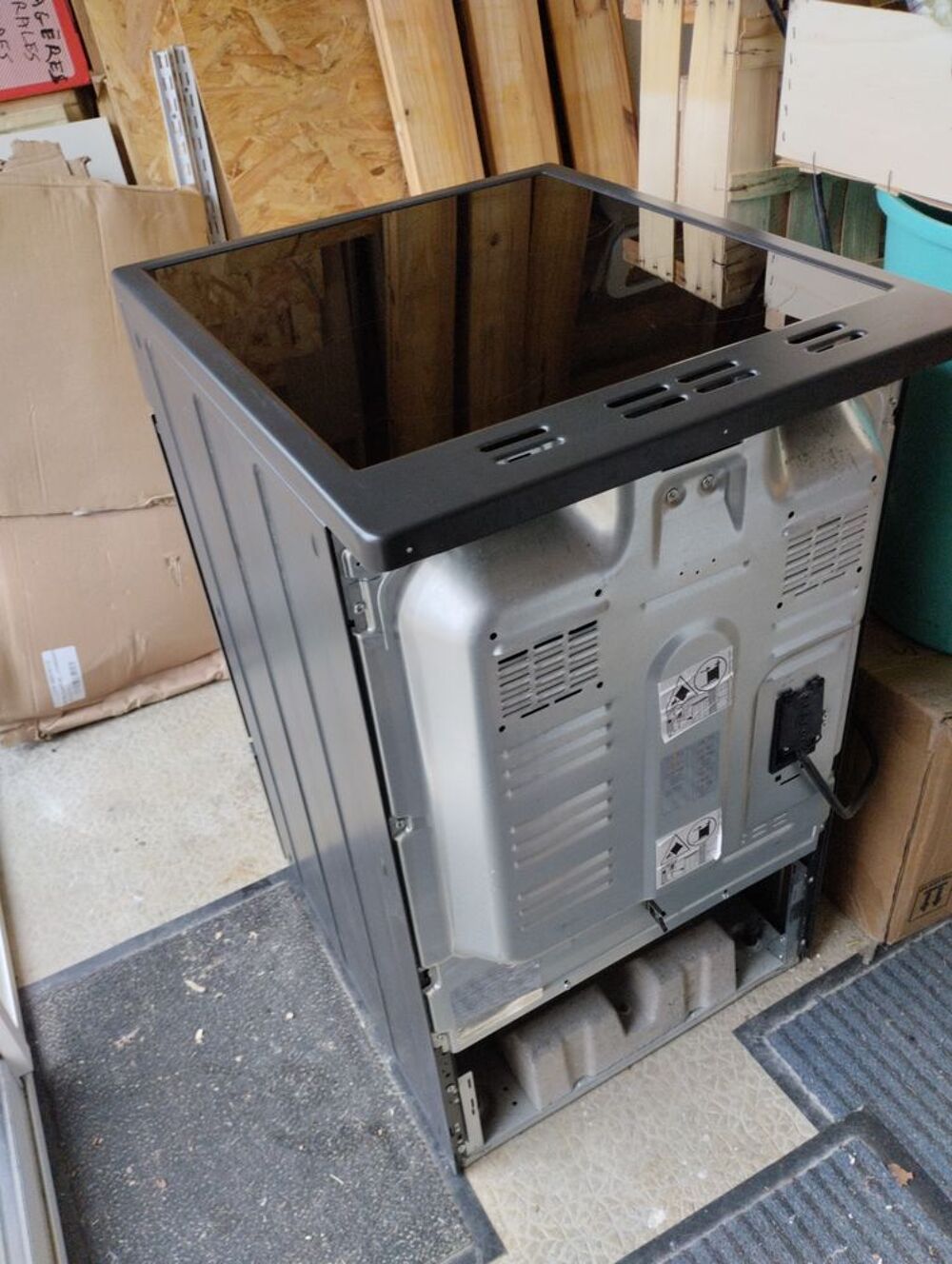 cuisini&egrave;re vitroc&eacute;ramique B&eacute;ko Electroménager