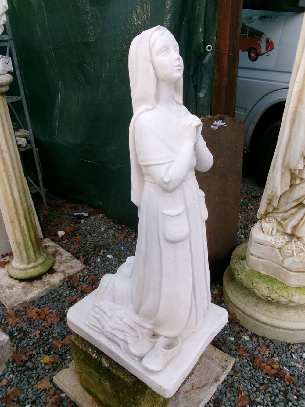 Statue Ste Bernadette, en pierre reconstitu&eacute;e Décoration