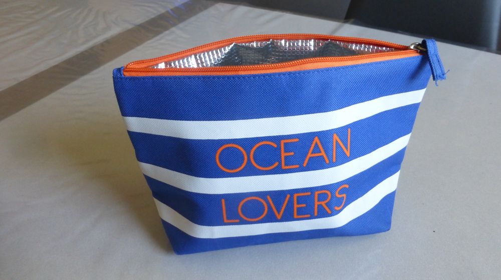 POCHETTE ISOTHERME produit solaire,m&eacute;dicament-NEUVE Maroquinerie