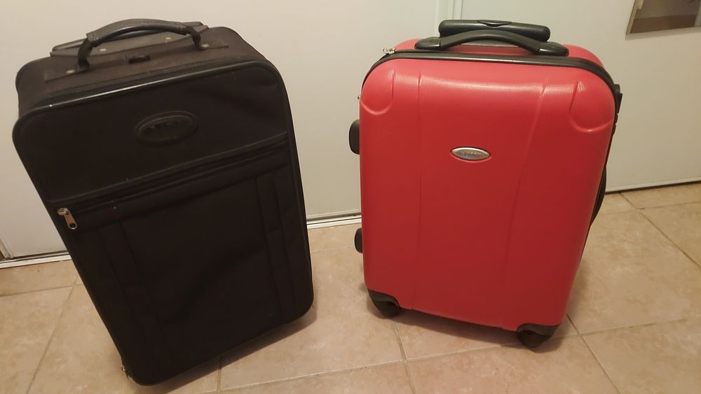 Lot de deux valises. Maroquinerie