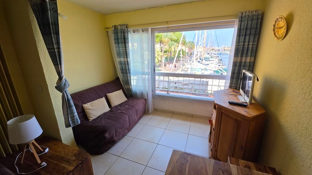 Vente Appartement LE CAP D'AGDE: Situé à proximité du quai Malfato / Île des marinas: Studio meublé avec loggia vitrée. Le cap d agde