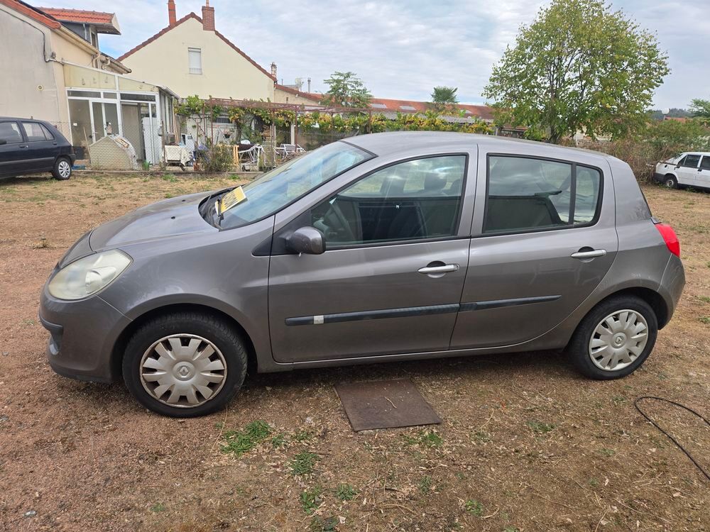 Clio III Clio 1.5 dCi 105 eco2 Dynamique 2008 occasion 03100 Montlu&ccedil;on