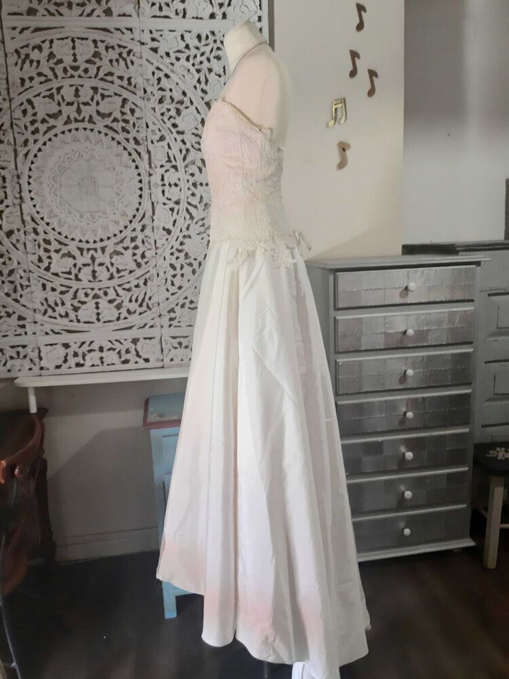 Robe de mari&eacute;e et invit&eacute;es Vêtements