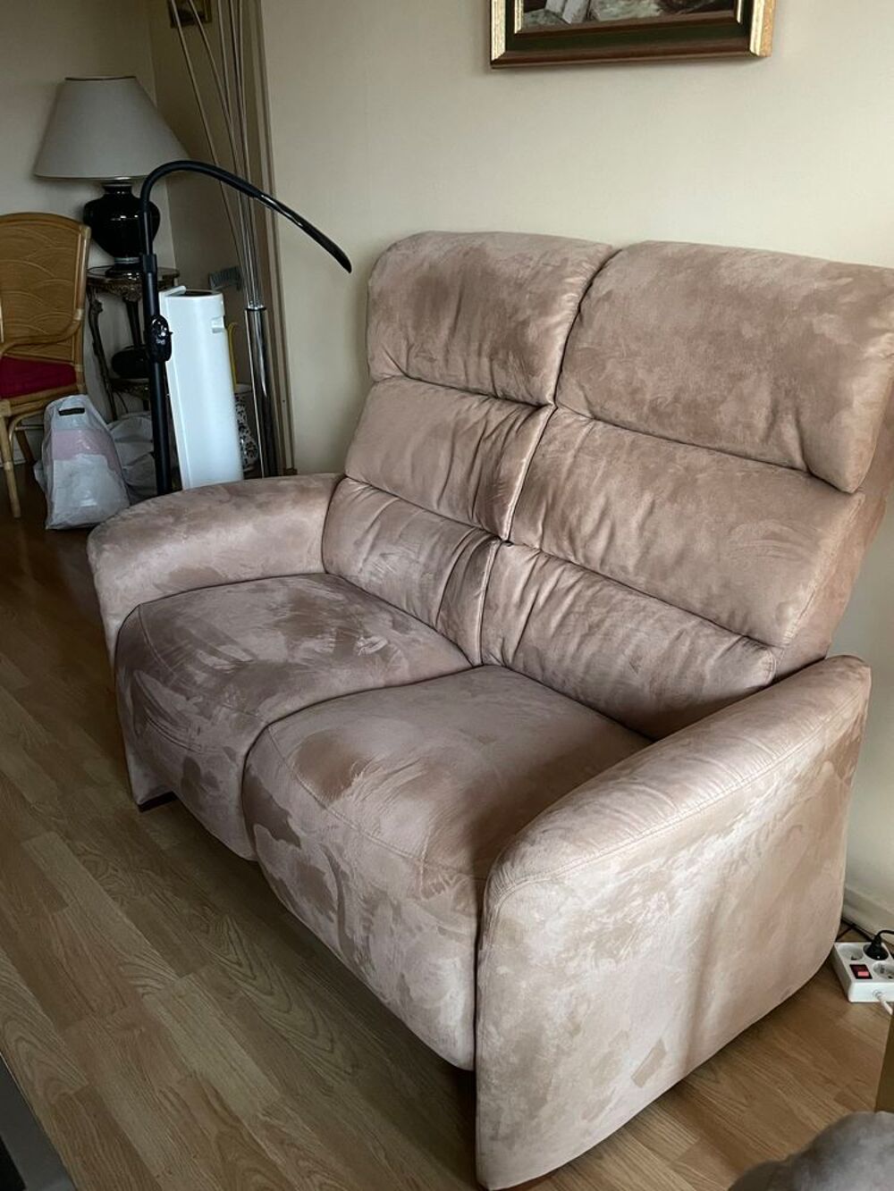 canap&eacute; -un fauteuil Meubles