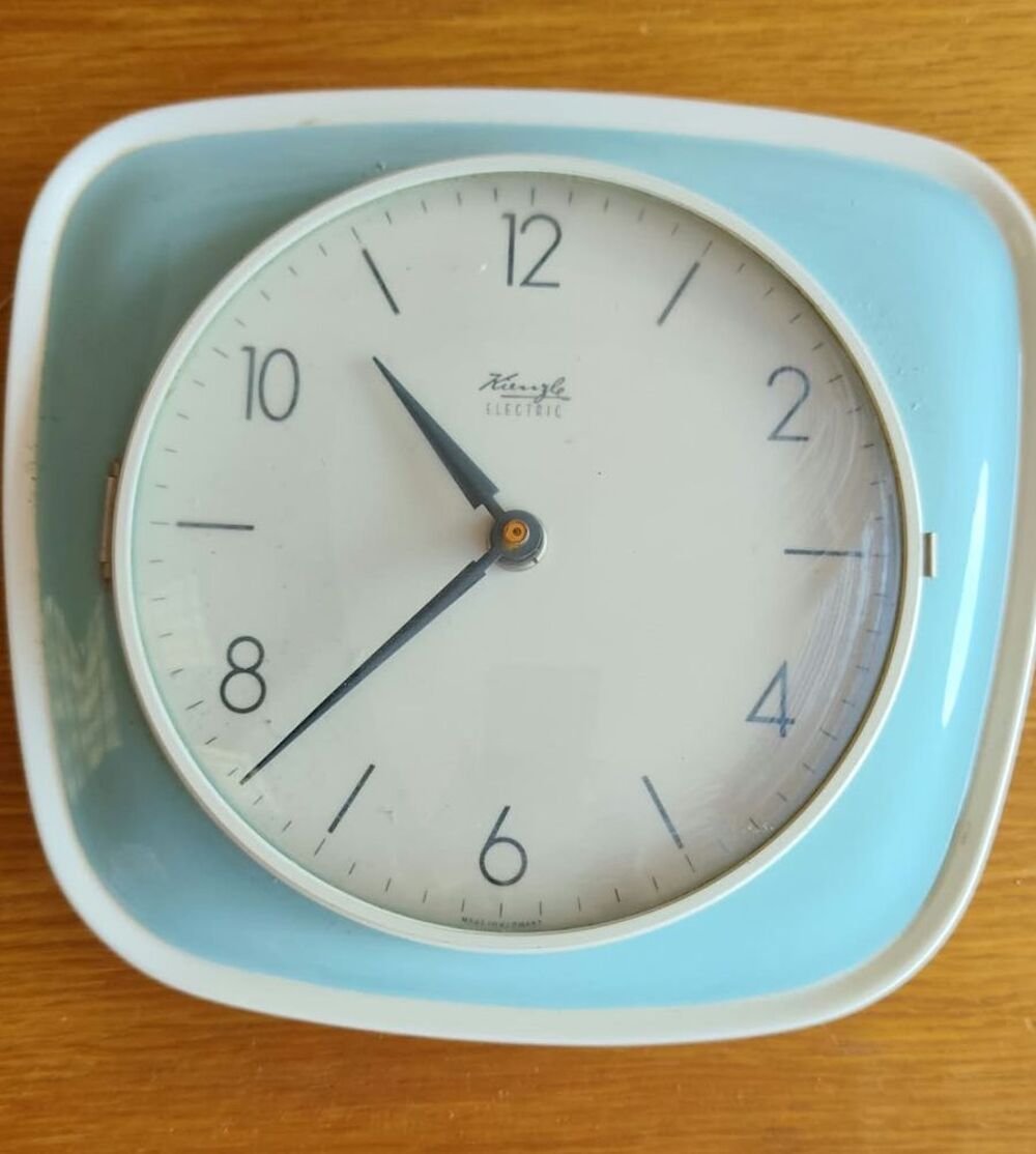 Horloge murale allemande Kienzle Electric vintage Décoration