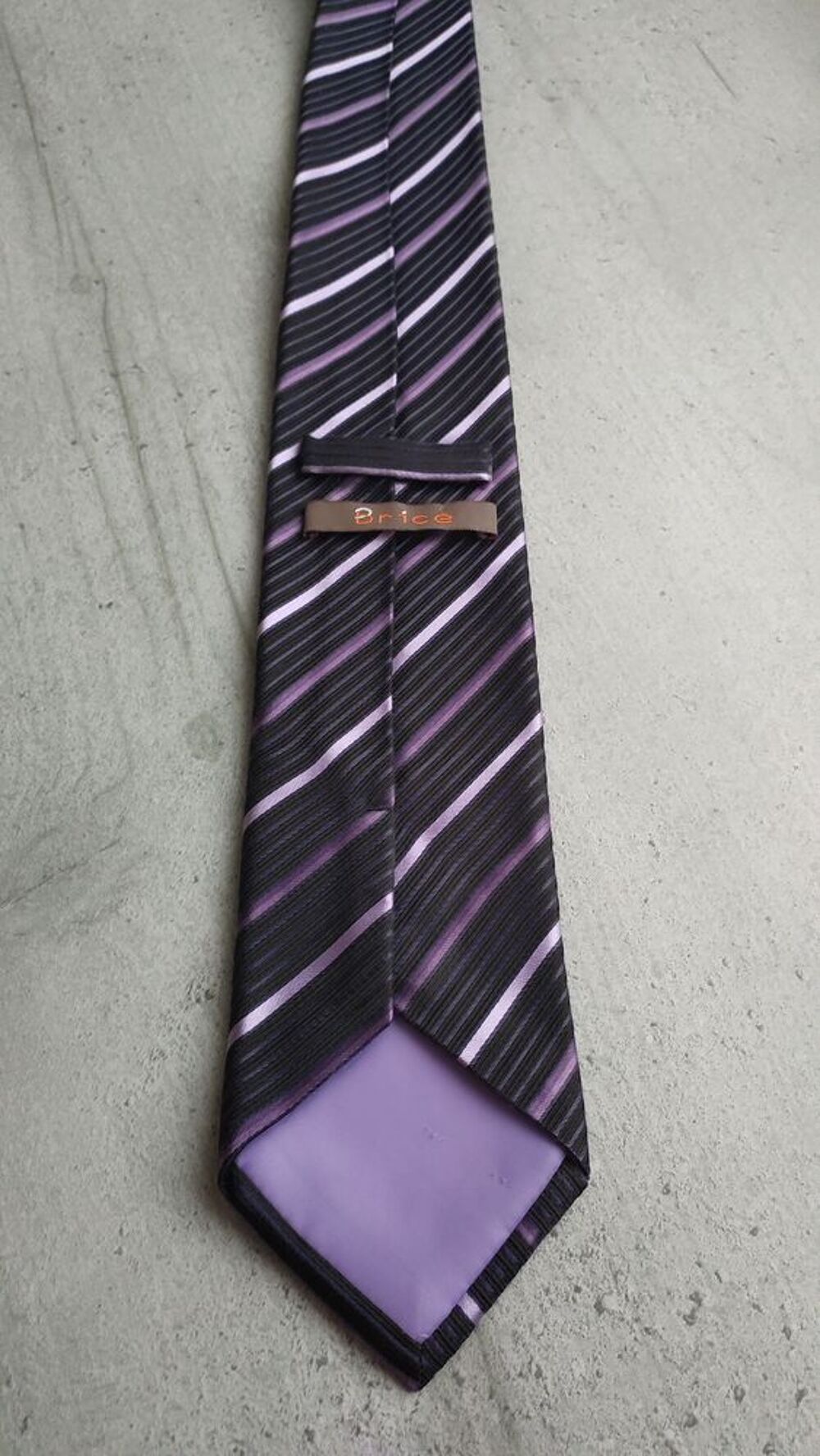 Cravate Brice 100% Soie - Noire &agrave; Rayures Mauves &amp; Violettes Vêtements