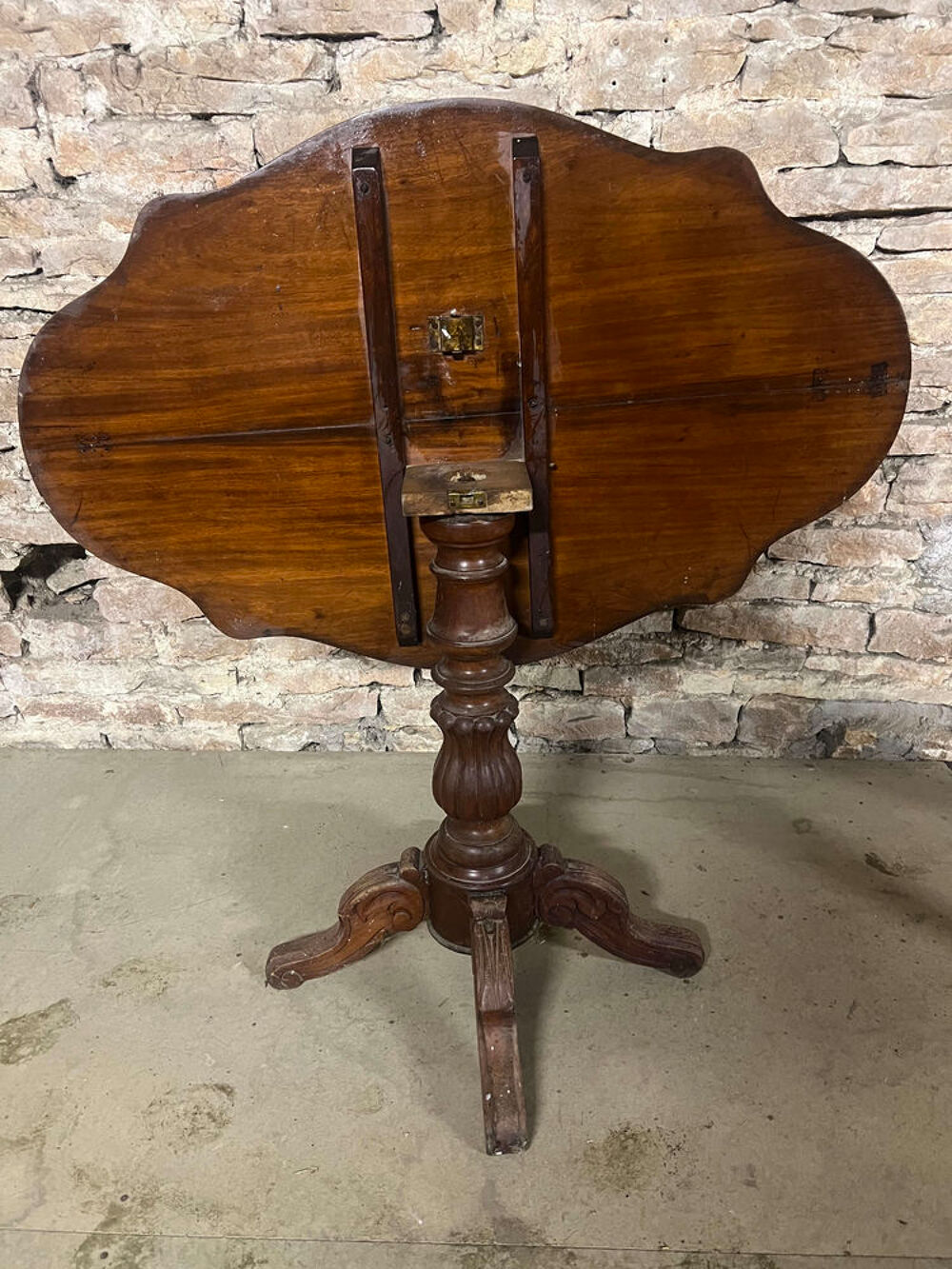 Table &agrave; bascule pour salon ou autre Meubles