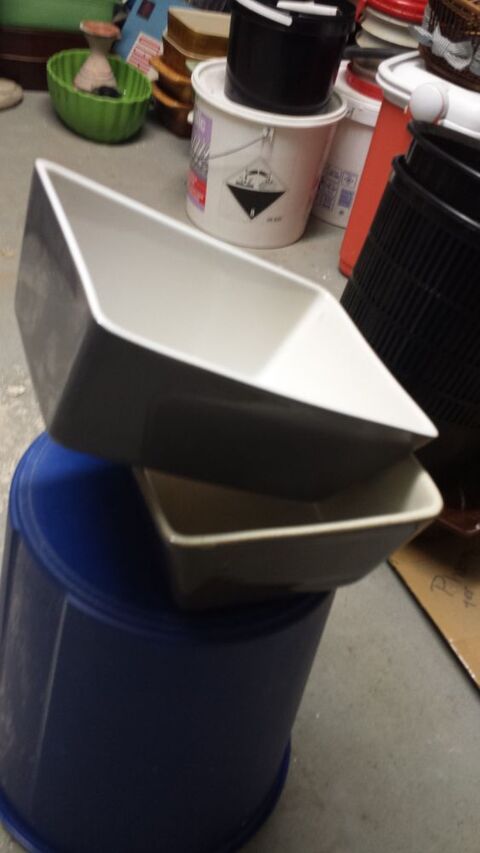 terrine gris fonc� va au four ou autre forme/ colori 3 M�rignies (59)