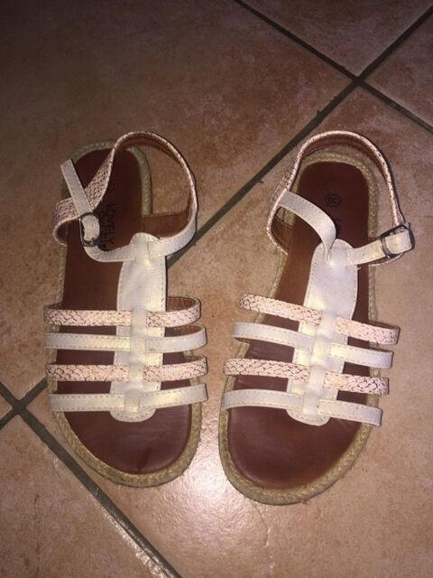 Sandales� Lovely Skulls P35 en tbe � 6 euros 6 Laura�t (32)