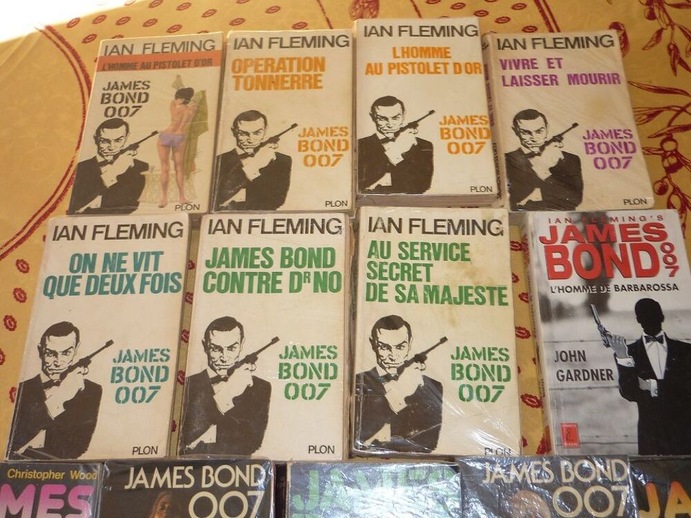 14 LIVRES DE POCHE SERIE &quot;JAMES BOND&quot; Livres et BD