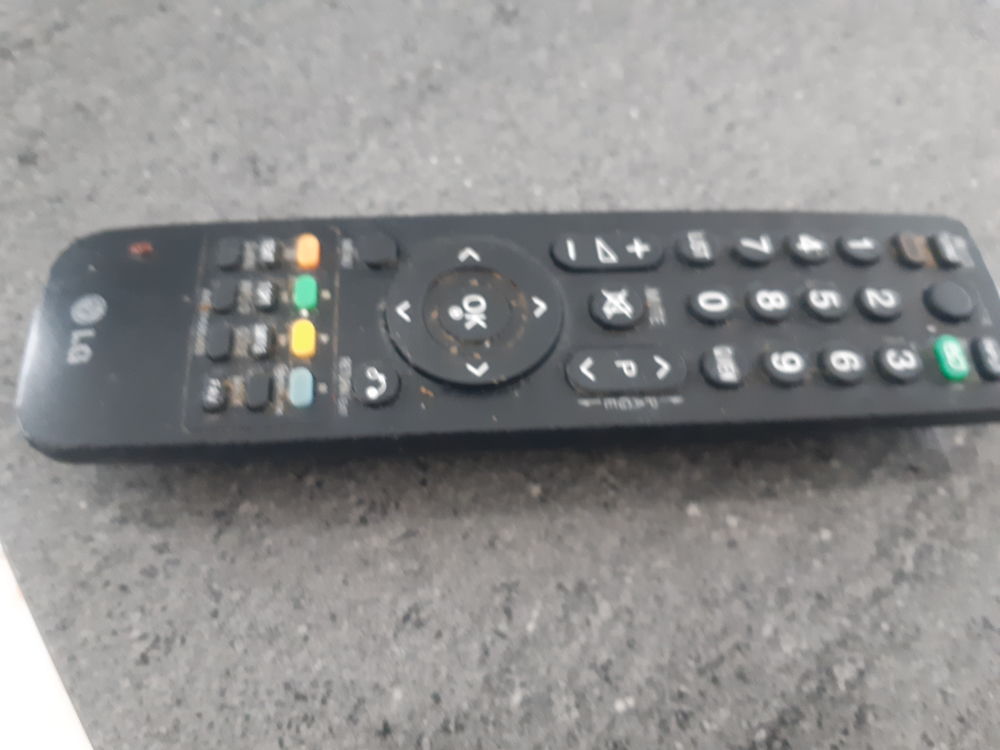 Tv lg largeur 103cm hauteur 75cm Photos/Video/TV