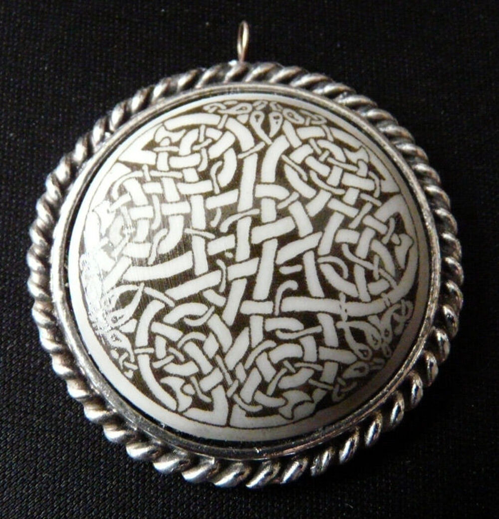 Pendentif de Style Celtique Nordique en Pierre et M&eacute;tal Bijoux et montres