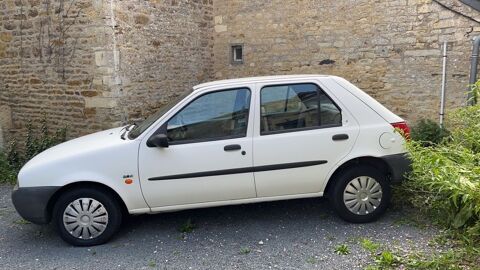 Ford fiesta 1.3i Studio