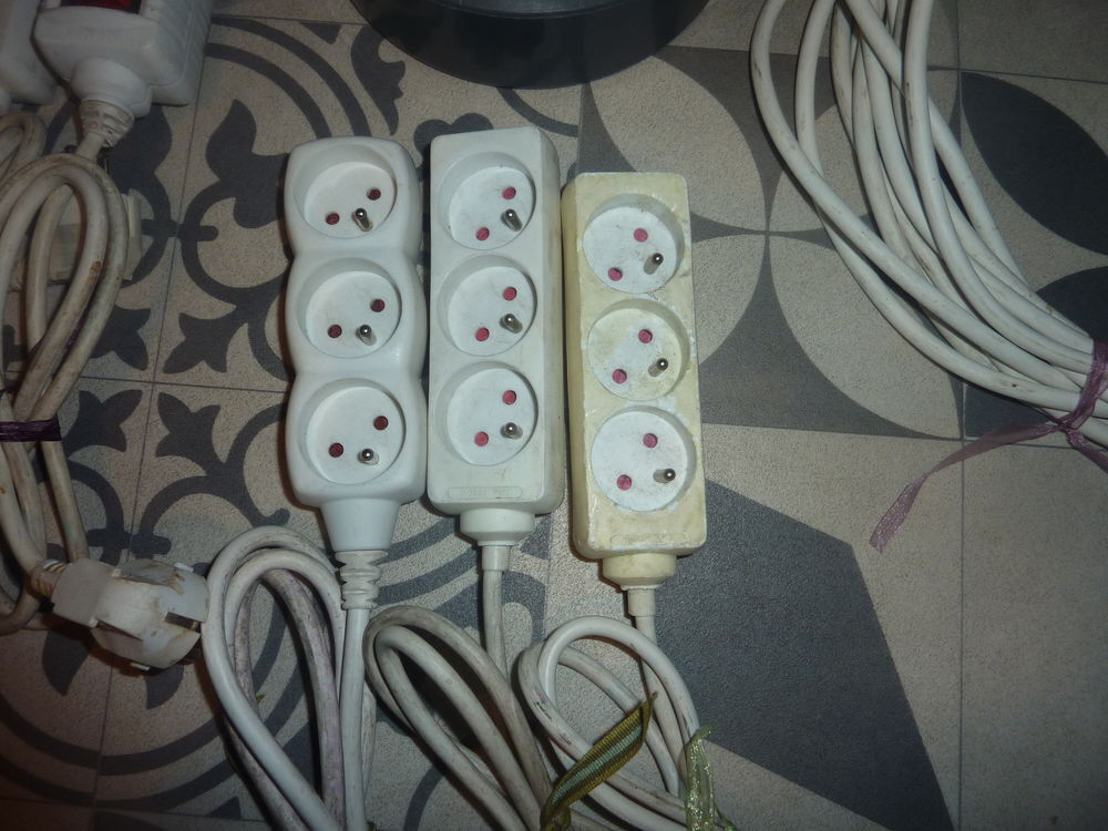 Lot de multiprises et enrouleur cables &eacute;lectrique Bricolage