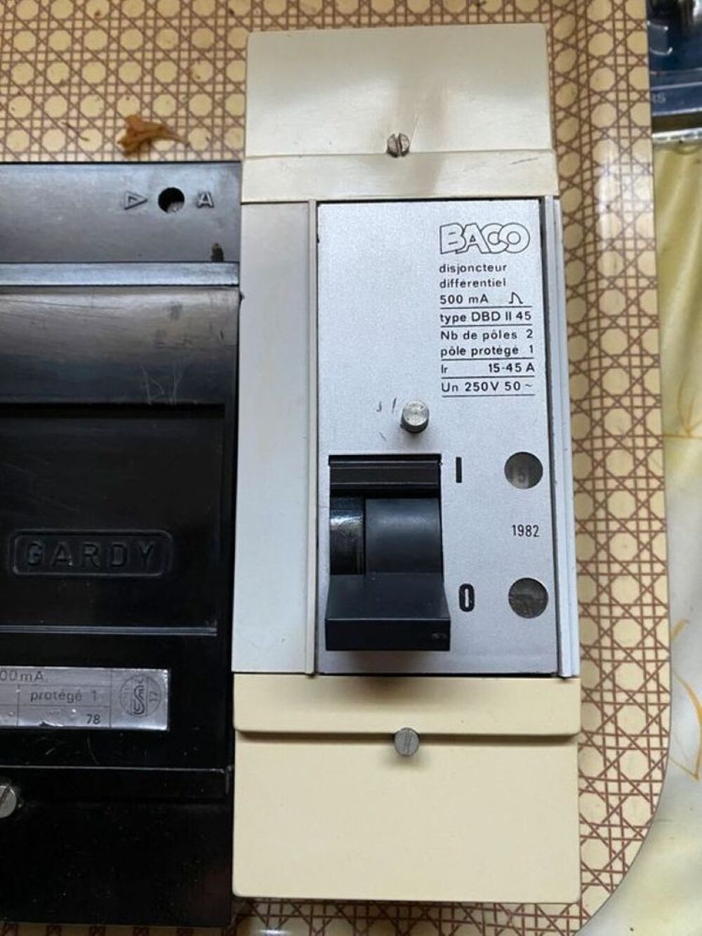 anciens disjoncteurs &eacute;lectriques monophas&eacute;s ou triphas&eacute;s Bricolage