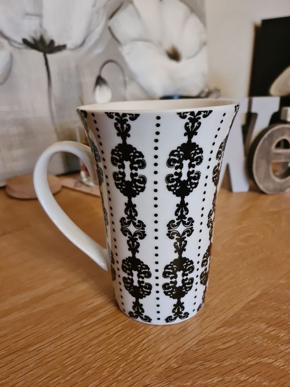 Tr&egrave;s beau mug style baroque Décoration