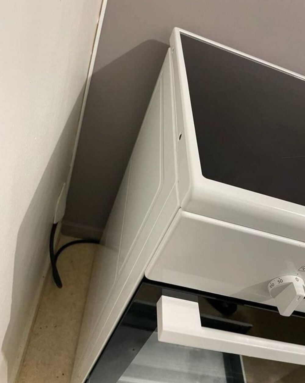 Cuisini&egrave;re Electrolux avec four et plaques vitroc&eacute;ramiques Electroménager