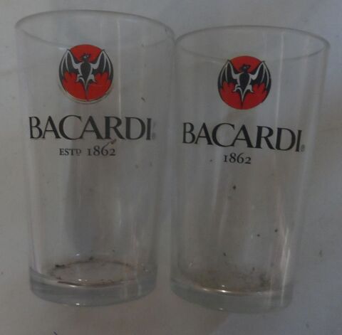 2 grands verres publicitaires vintages neufs de rhum BACARDI 15 Castries (34)