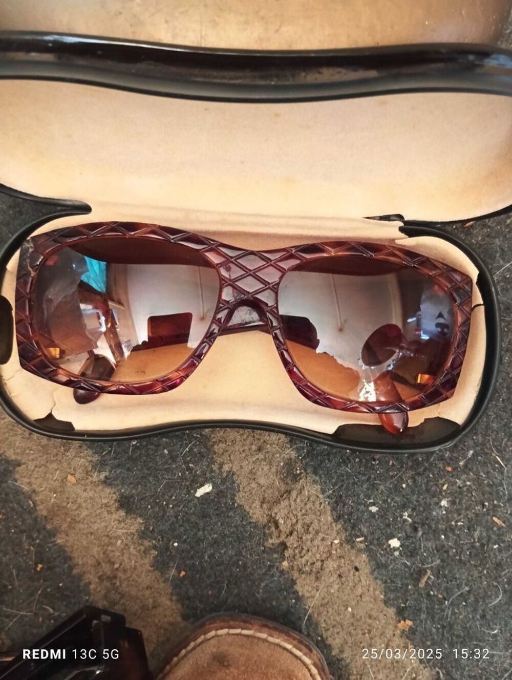 plusieurs paires de lunettes loupe et soleil. Faire offre. 