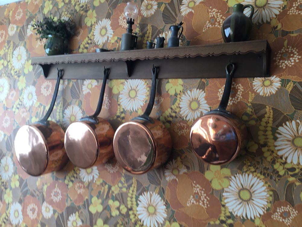 S&eacute;rie de quatre casseroles en cuivre Décoration