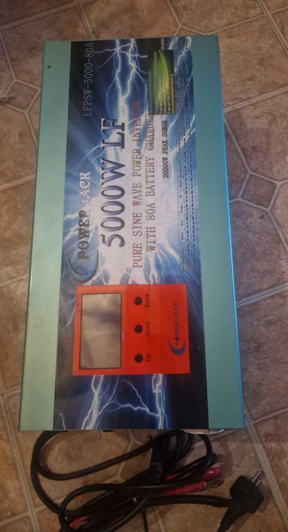 Plusenergy wccsolar Onduleur 5000W LF Convertisseur Onda Pura del Seno DC 24V &agrave; AC 230V + Chargeur 80Amp Bricolage