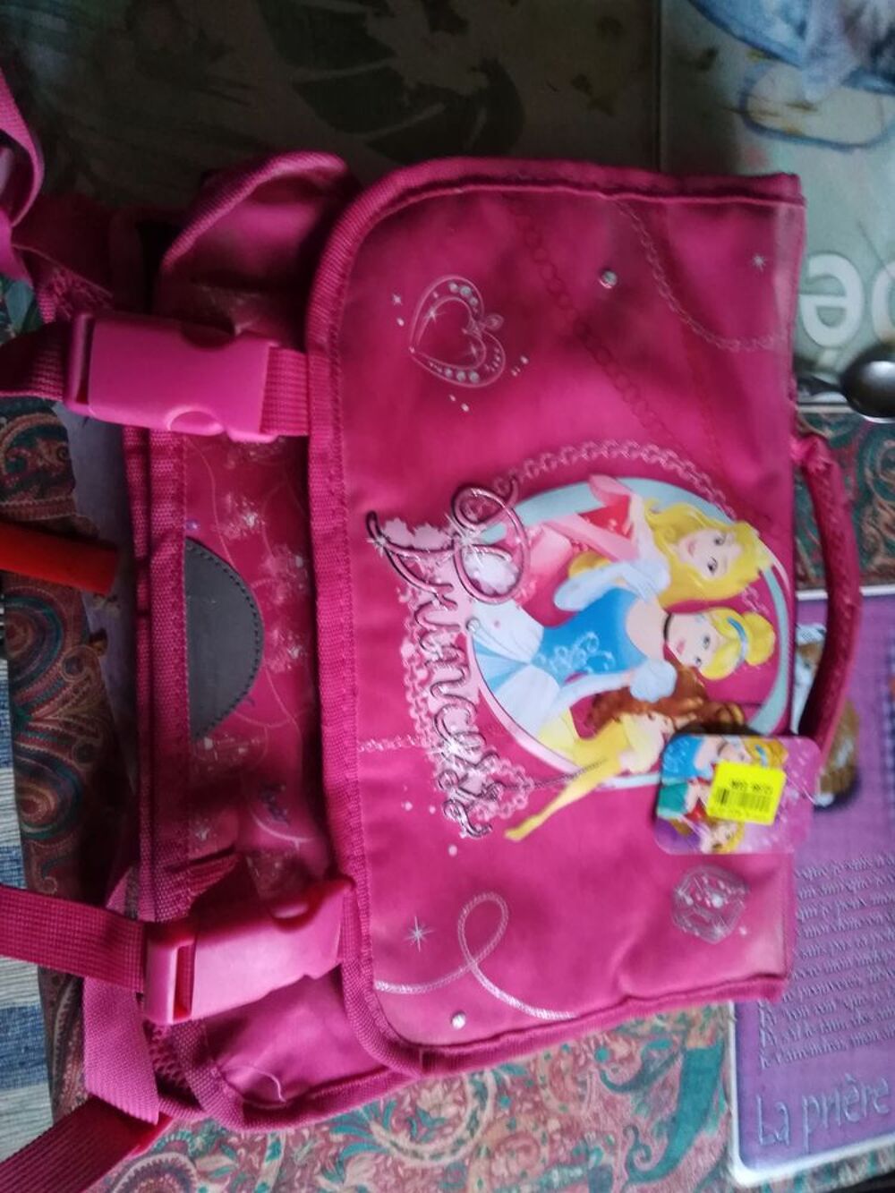 cartable fille couleur rose jamais servit il est tout neuf Maroquinerie