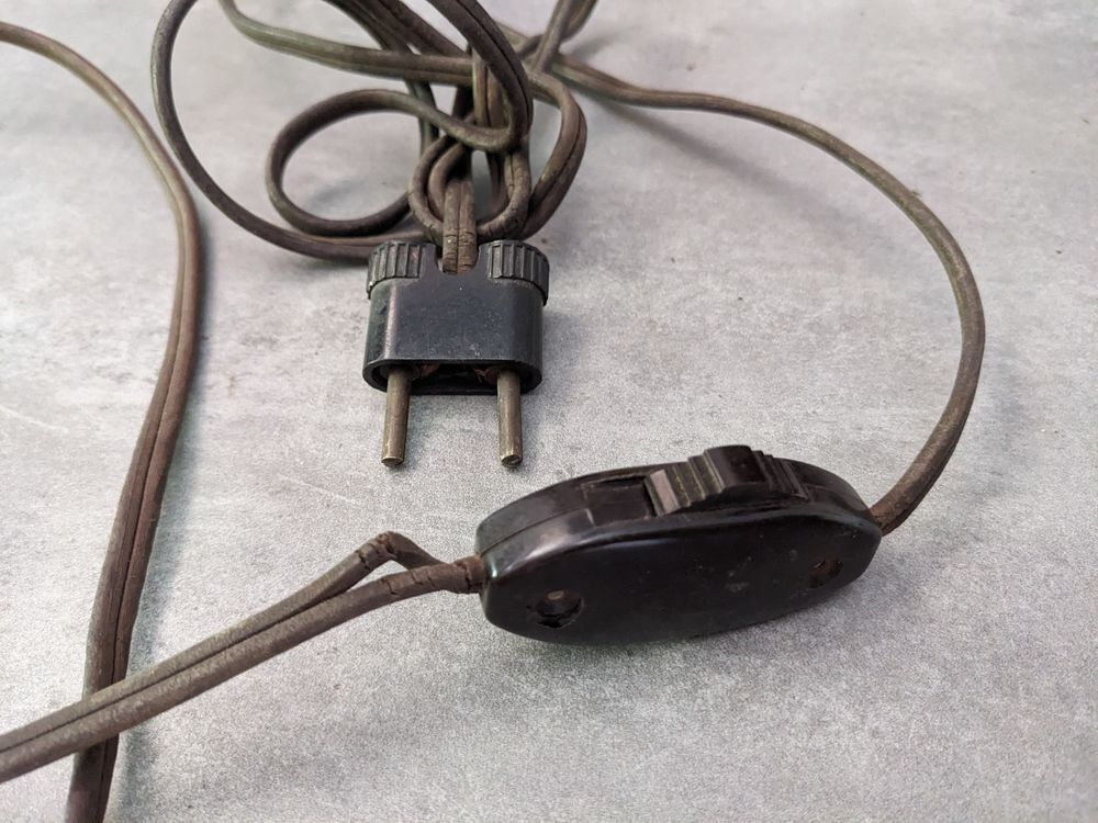 Interrupteur + prise en bak&eacute;lite vintage 1950 en tr&egrave;s bon &eacute;t Bricolage