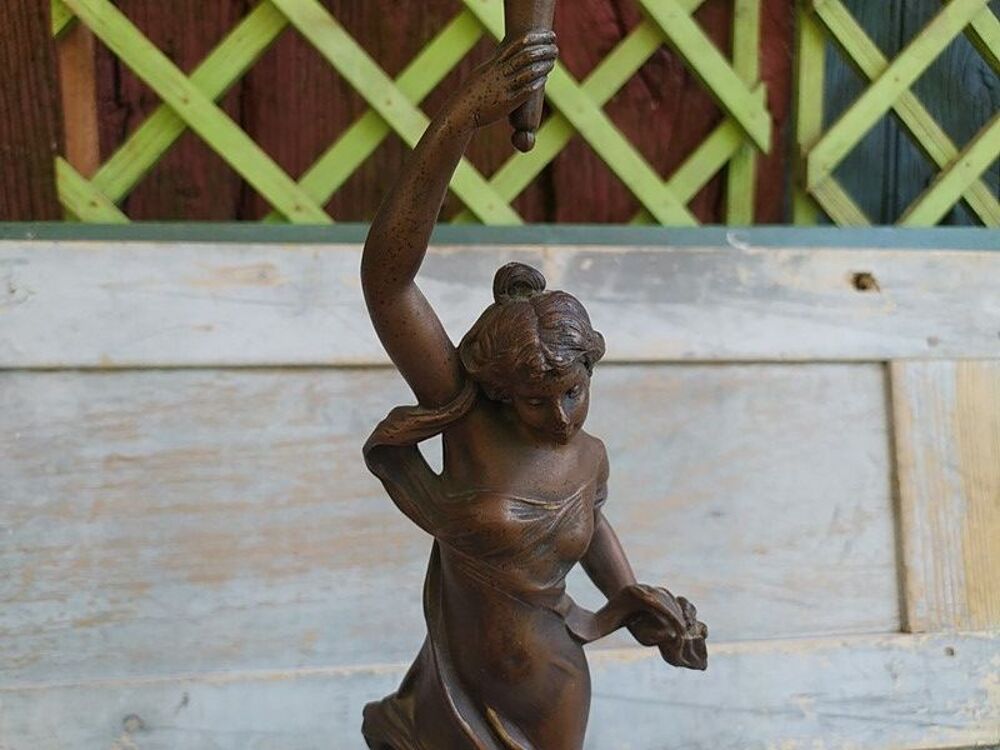 Lampe &agrave; P&eacute;trole Sculpture Femme La Reconduite H.Honor&eacute; Pl&eacute; 