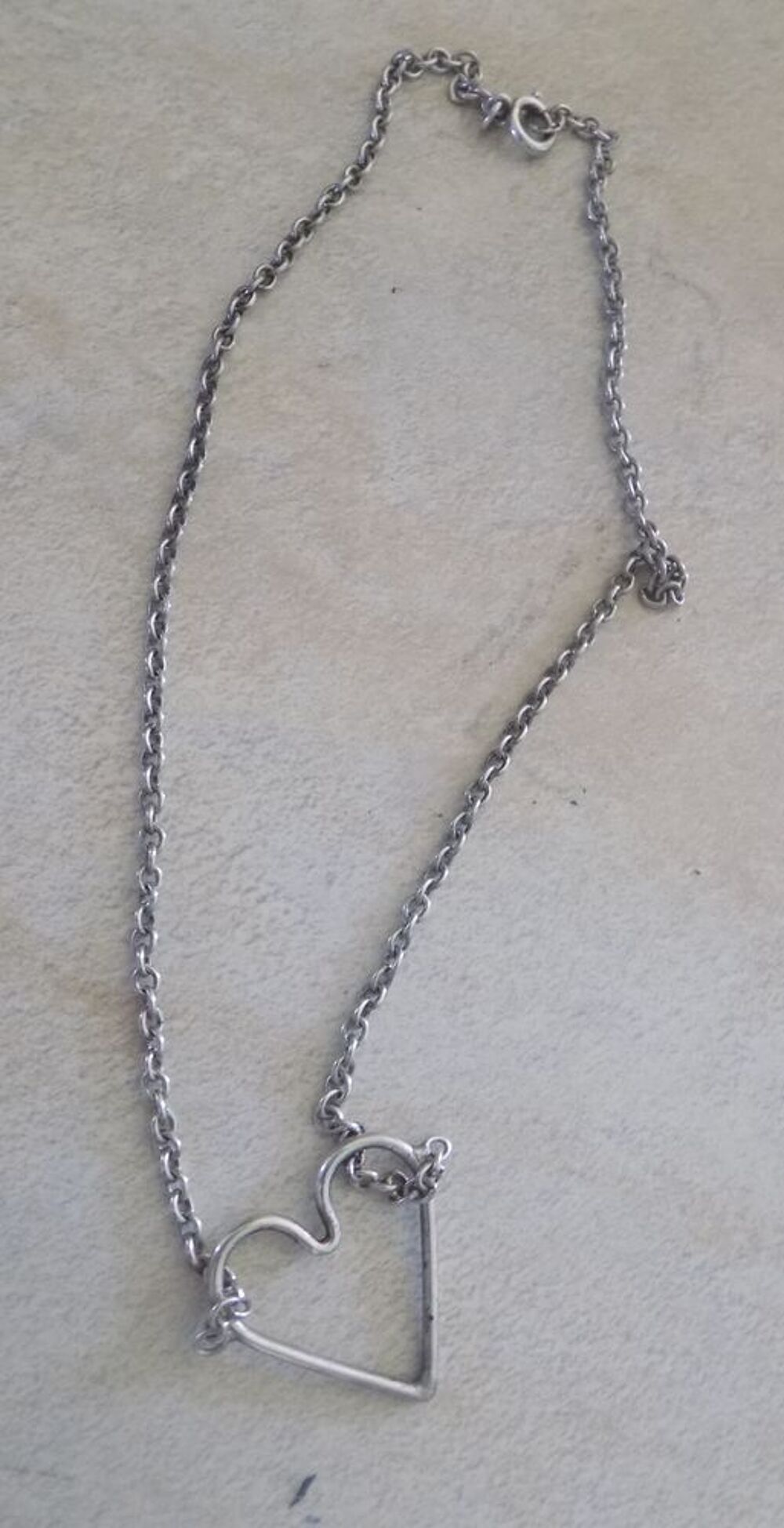 Petit collier forme coeur Bijoux et montres