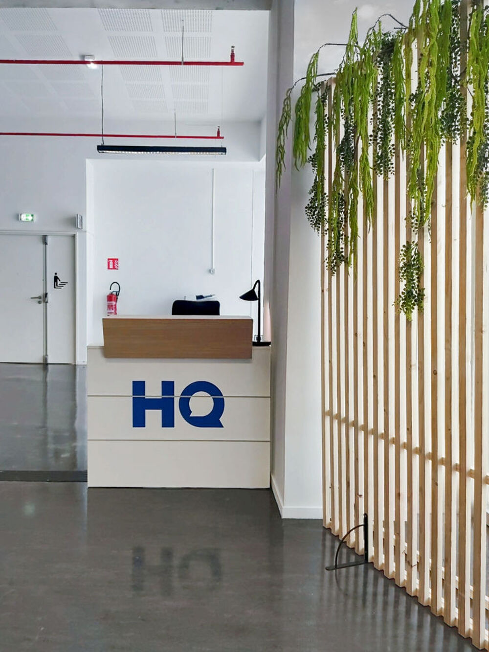   Bureau en espace ouvert entièrement équipé à louer pour vous et votre équipe à Allianz Riviera St roman de bellet
