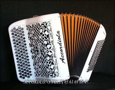 ACCORDEON ACCORDIOLA 012 en Carbone. 4490 Mazres (09)