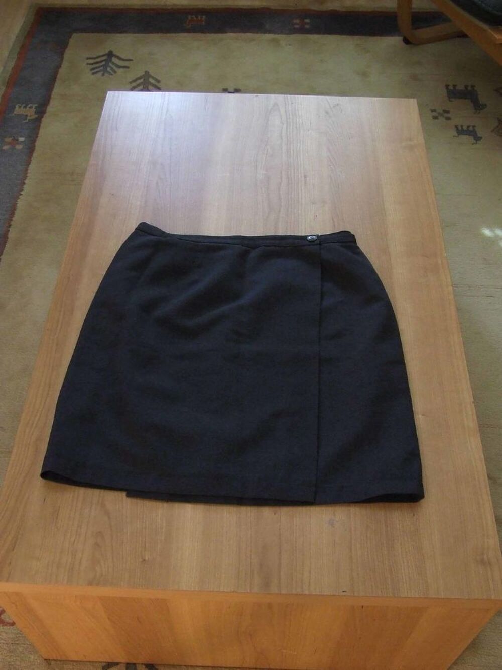 Jupe courte portefeuille. Anthracite. T. 44. TBE Vêtements