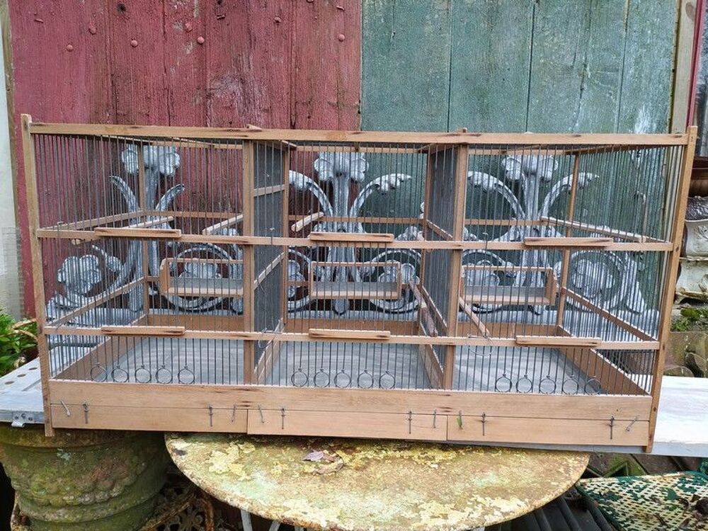 Ancienne Grande Cage &agrave; Oiseaux Bois M&eacute;tal 83cm
Décoration