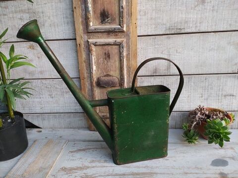 Ancien Petit Arrosoir Fabriquer � Partir d'un Bidon d'Huile 1 Loches (37)